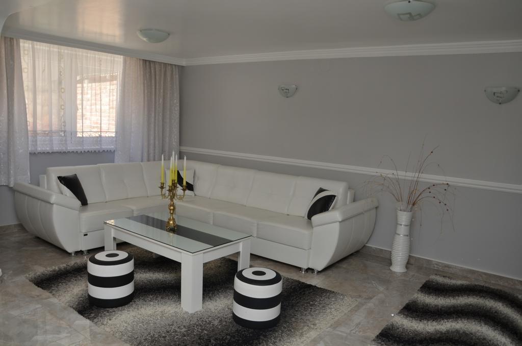Royal Menex Apartment *